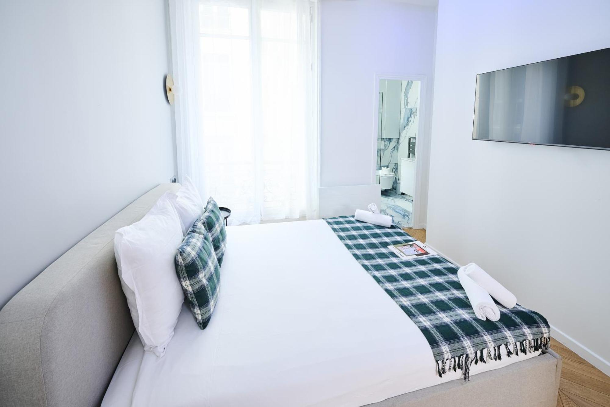 Champs Elysees!Montaigne, New Luxurious 6Pers Flat Παρίσι Εξωτερικό φωτογραφία