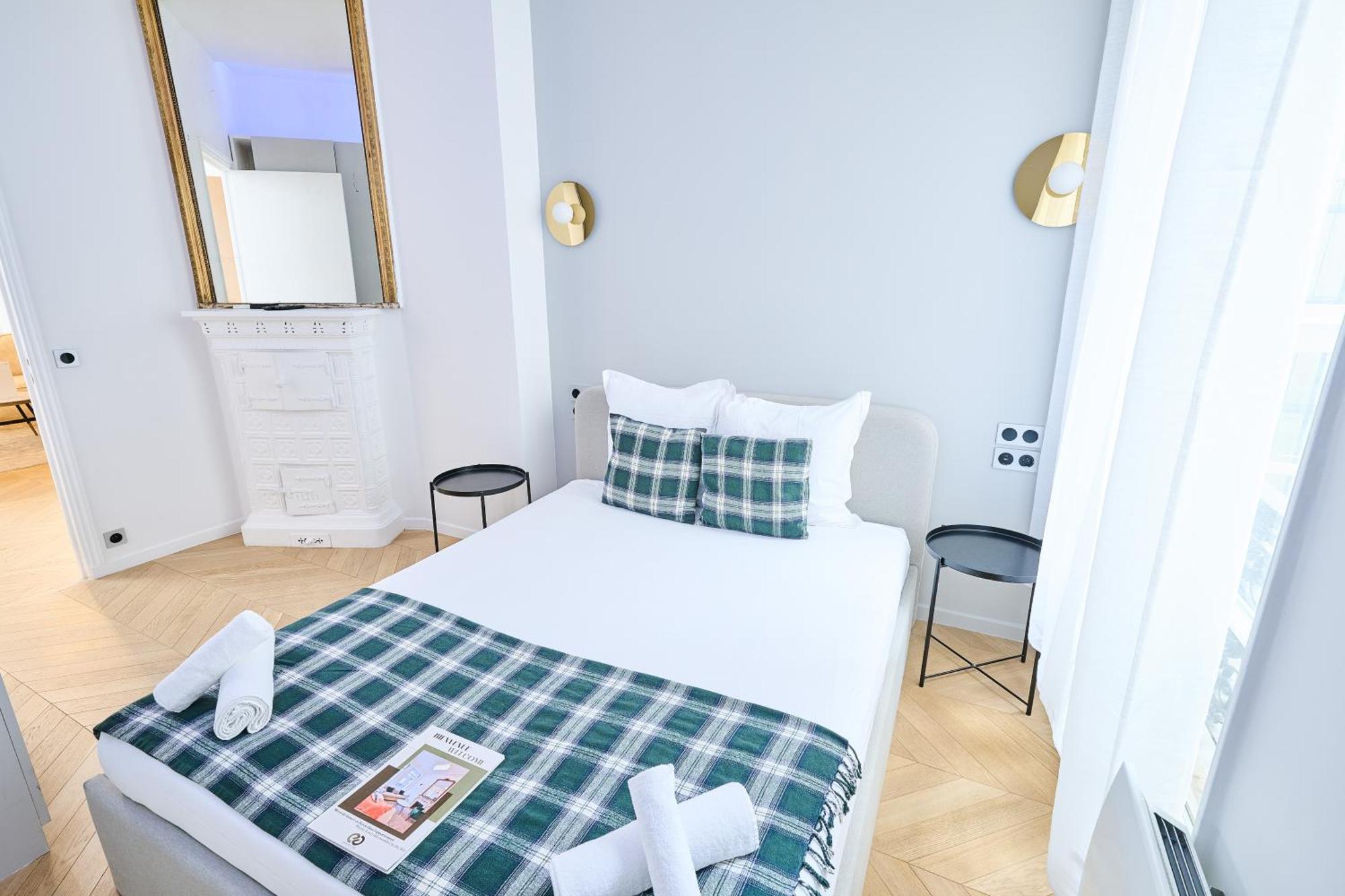 Champs Elysees!Montaigne, New Luxurious 6Pers Flat Παρίσι Εξωτερικό φωτογραφία